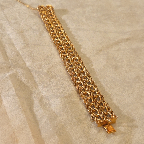 12KGF Chain Bracelet w/ Safety Clasp... Classic! - Picture 5 of 5